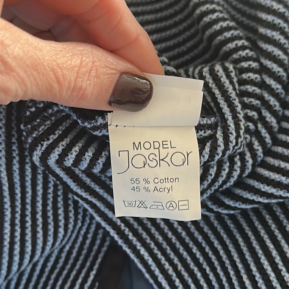 Jaskar Womens Handpainted Crewneck Sweater Blue Size Medium Art to Wear Chic - Picture 9 of 9